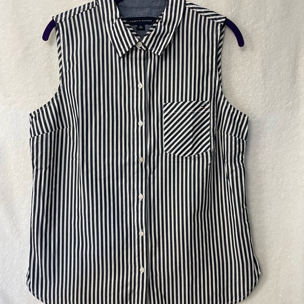 Tommy Hilfiger NWT size medium pin stripped sleeveless women’s top.